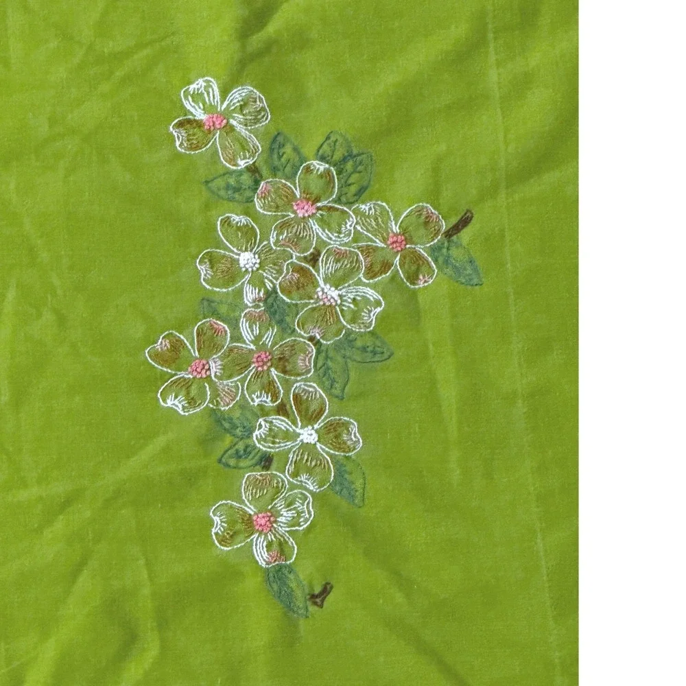 Vintage Pillowcase Set Standard Avocado Green Excellent Embroidered Floral 2pc